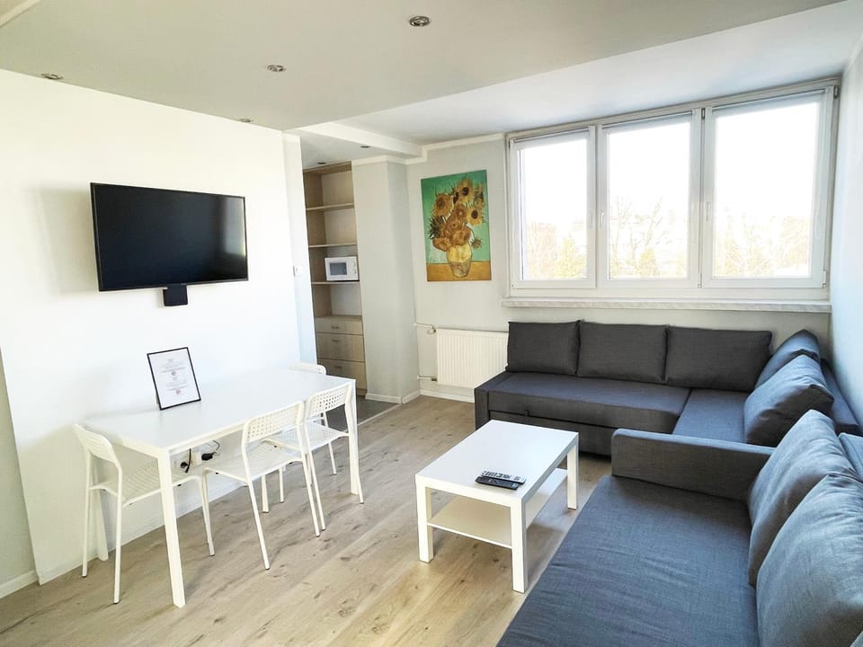Communal lounge/ TV room, TV and multimedia, Living room, Dining area