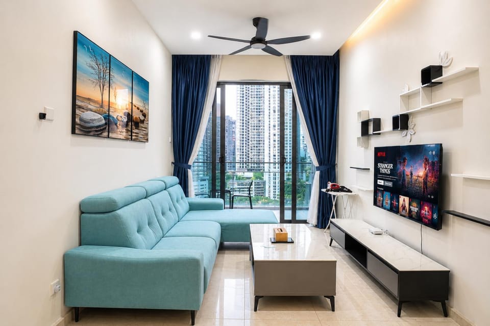 Communal lounge/ TV room, TV and multimedia, Living room, Seating area, Evening entertainment