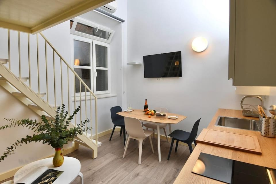 Kitchen or kitchenette, Living room