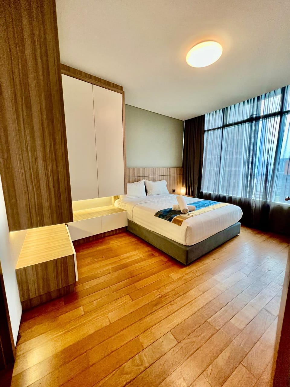 Bed, Photo of the whole room, Bedroom, towels