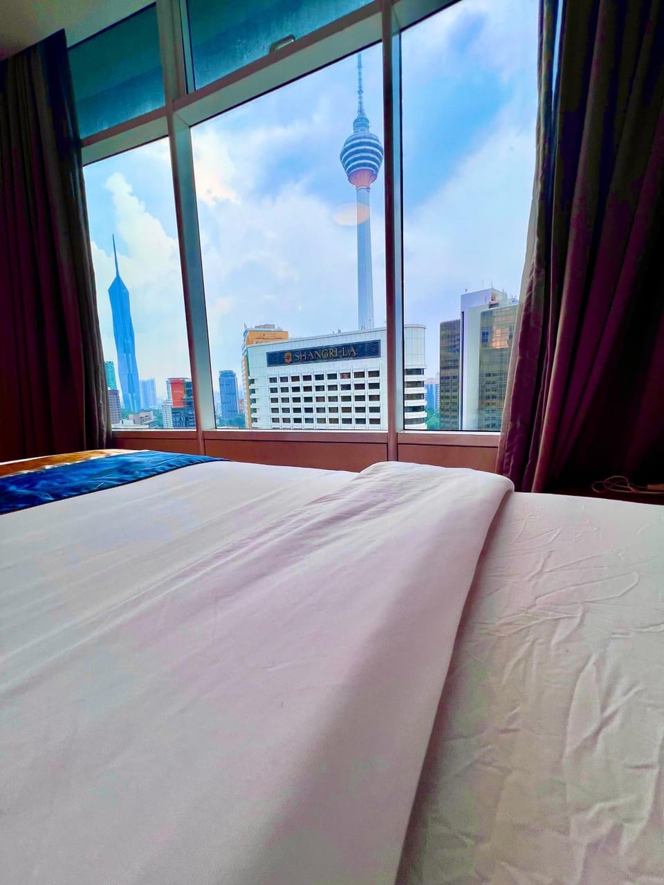 Bed, Photo of the whole room, Bedroom, City view
