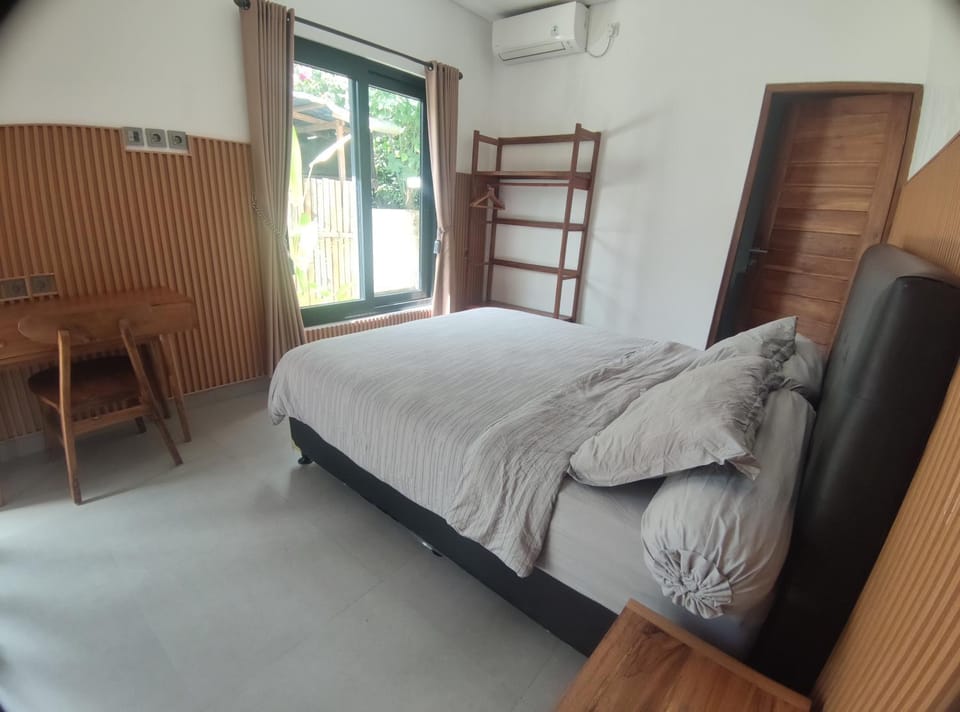 Bed, Photo of the whole room, Bedroom, air conditioner