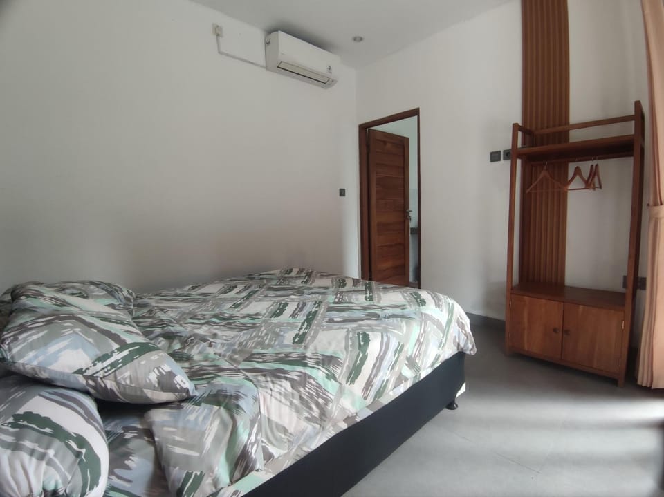 Bed, Photo of the whole room, Bedroom, wardrobe, air conditioner