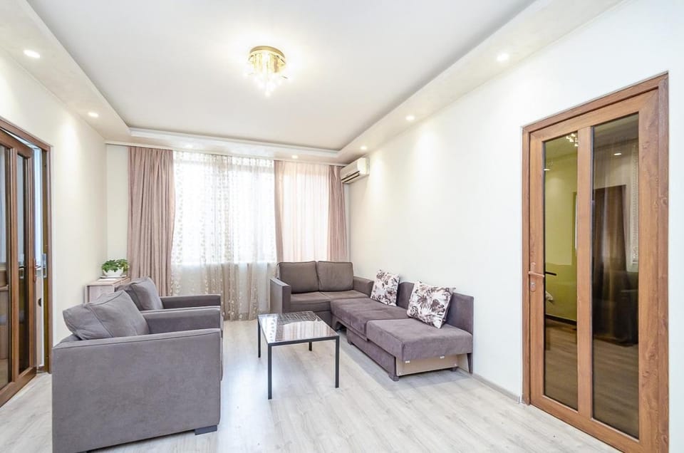 27Excellent apartment in the very center of the capital Apartment in Yerevan