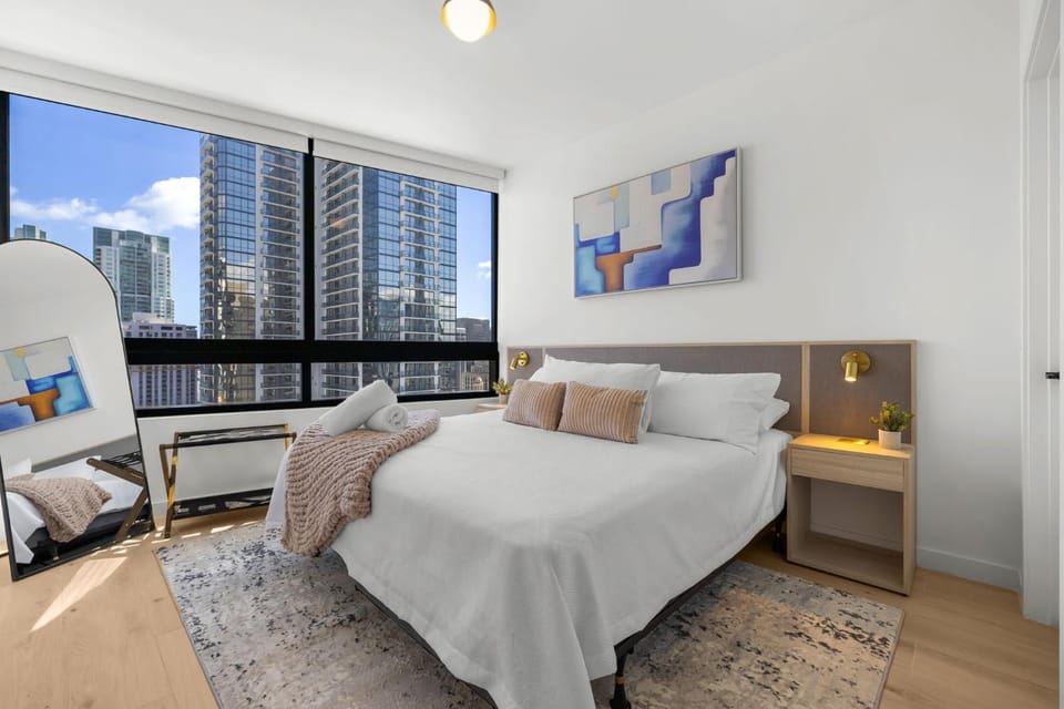 Bed, Seating area, Bedroom