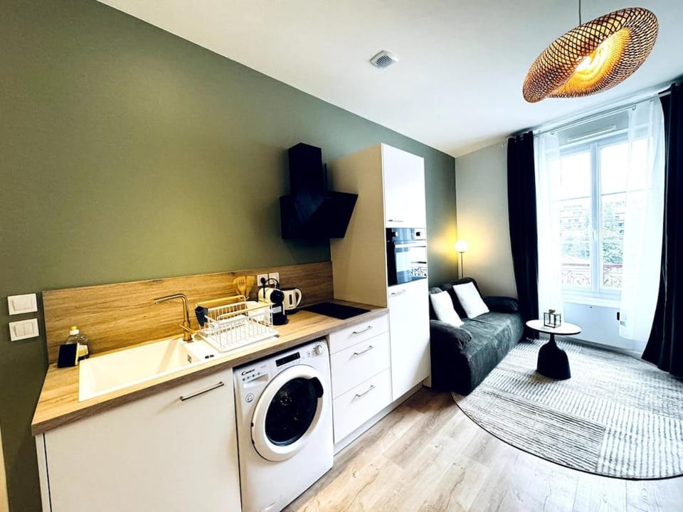 54 Tolstoi 1 1 Bedroom Totem Apartment in Villeurbanne