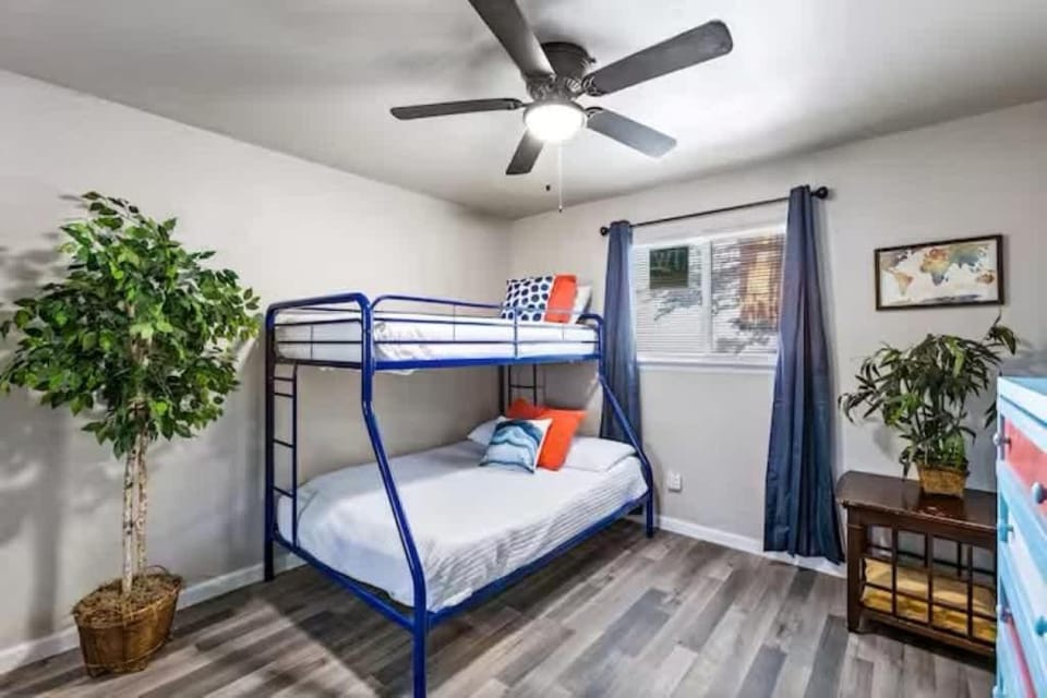 The Tides of Galveston Pet Friendly Walk to Beach Apartment in Galveston Island
