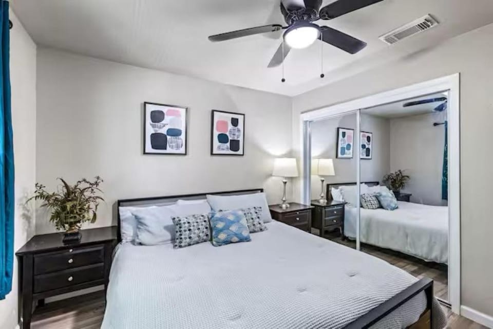 The Tides of Galveston Pet Friendly Walk to Beach Apartment in Galveston Island