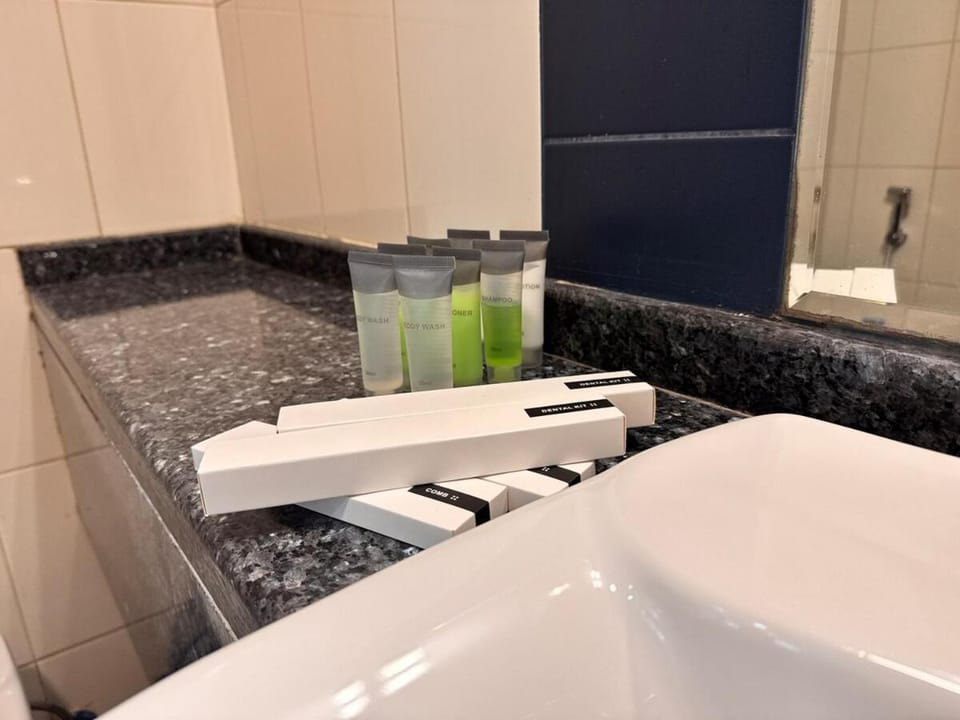 Skylux Bright 1BR with Canal Views & Extra Bed Apartment in Dubai