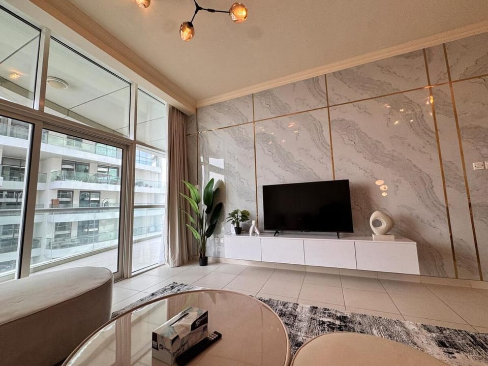 Skylux Bright 1BR with Canal Views & Extra Bed Apartment in Dubai