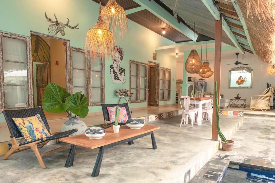 Seminyak Beach Seagrass Villa 4BR - pool & staff Villa in Kuta