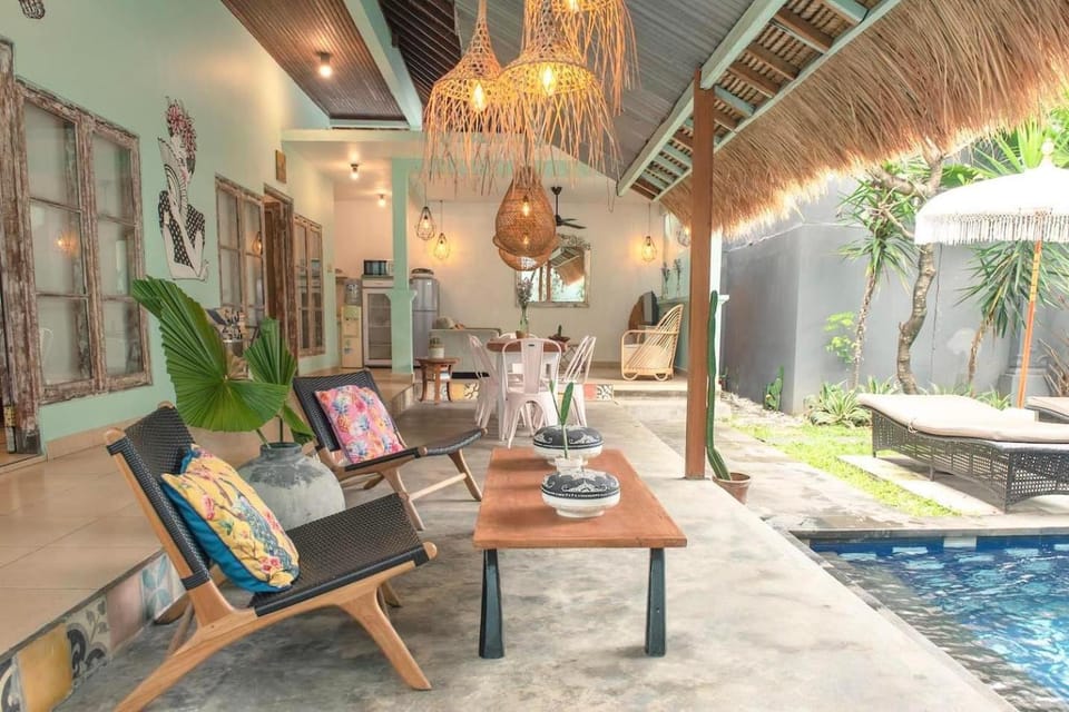 Seminyak Beach Seagrass Villa 4BR - pool & staff Villa in Kuta