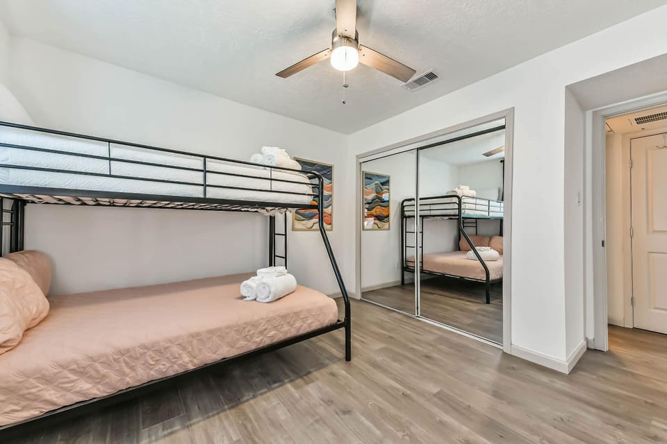 The Tides of Galveston Pet Friendly Walk to Beach Apartment in Galveston Island