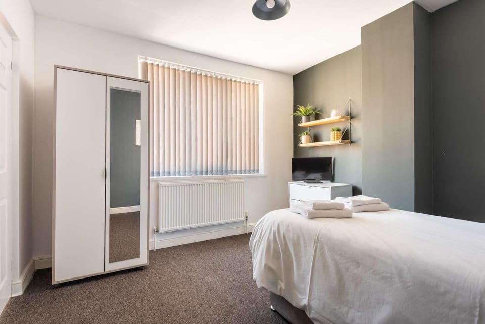 Cosy Budget Room in Doncaster House With Kitchen House in Doncaster