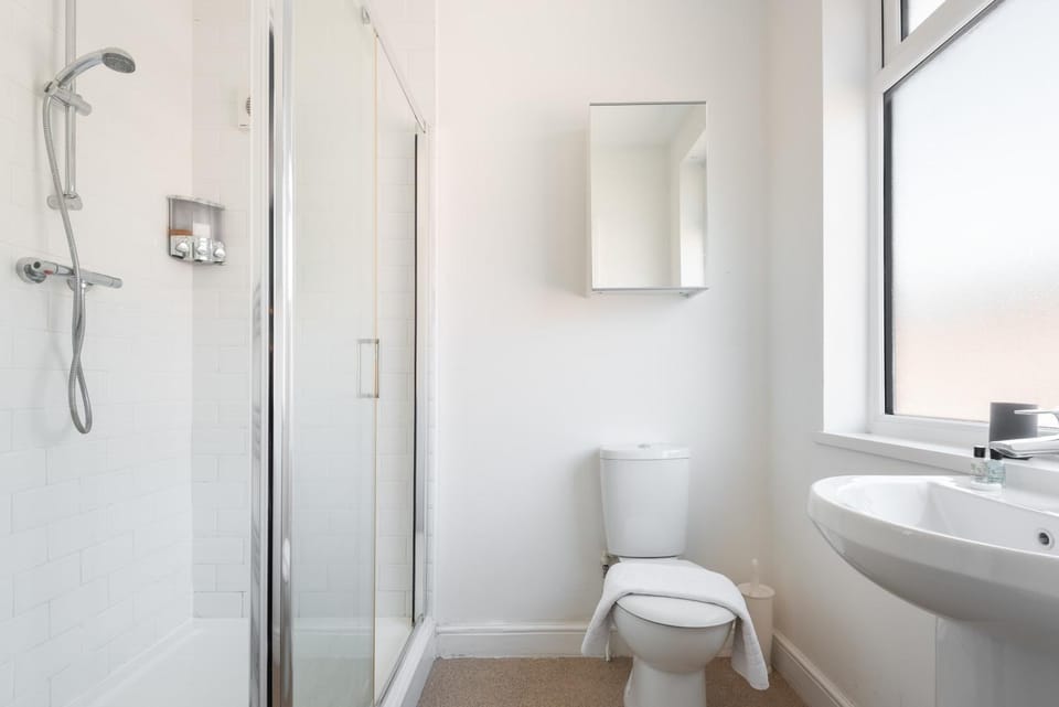 Cosy Budget Room in Doncaster House With Kitchen House in Doncaster