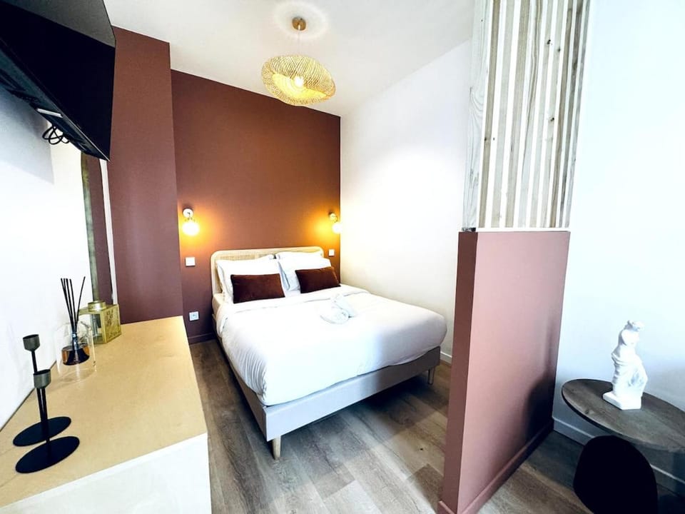 54 Tolstoi 2 1 Bedroom Totem Apartment in Villeurbanne