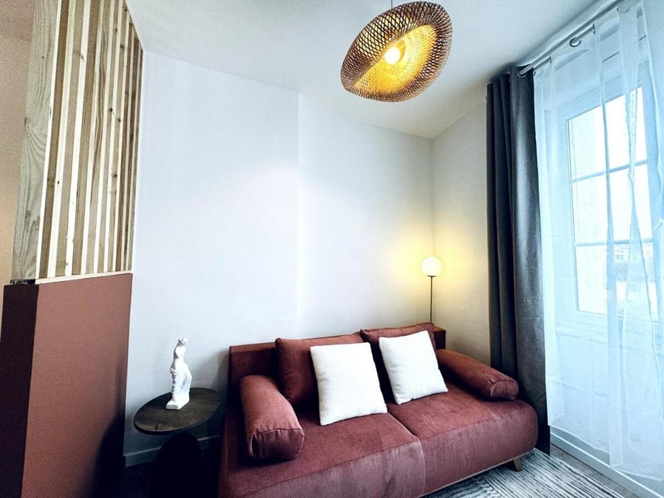 54 Tolstoi 2 1 Bedroom Totem Apartment in Villeurbanne