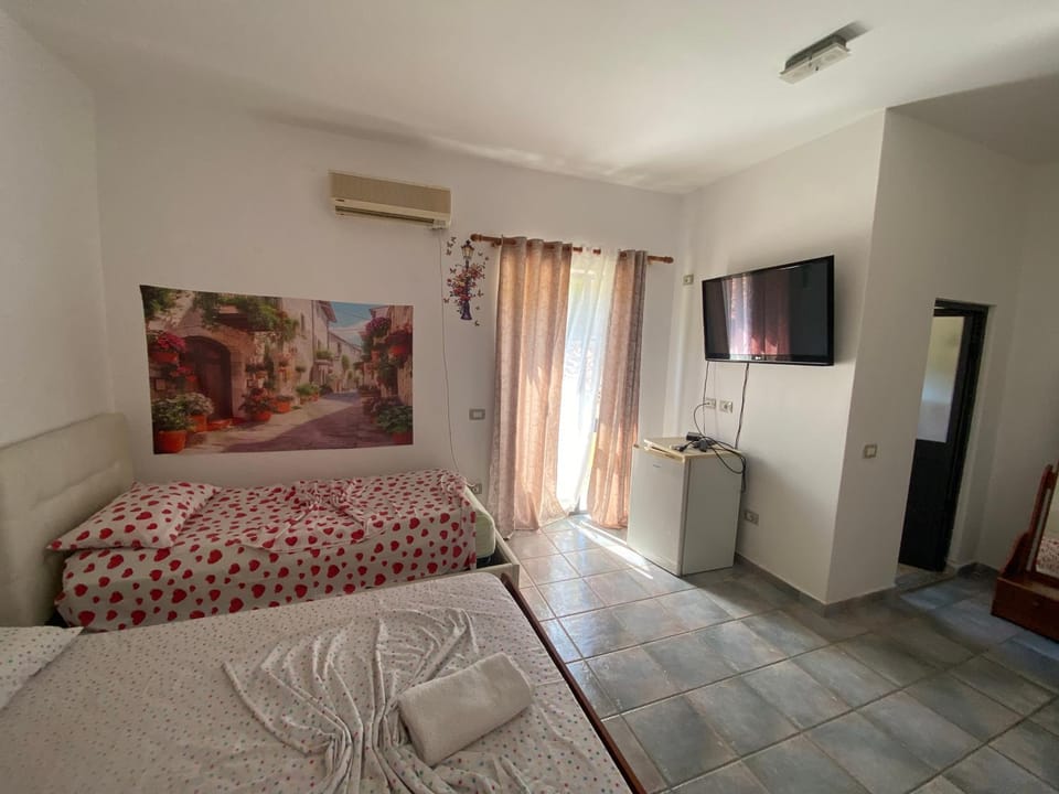 Bed, TV and multimedia, Photo of the whole room, Bedroom, air conditioner