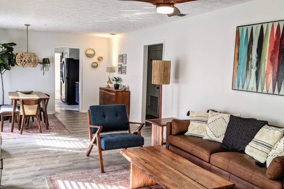 Trendy & Comfy Oasis: Near Beach - Backyard - Pkg! House in Sunnyside