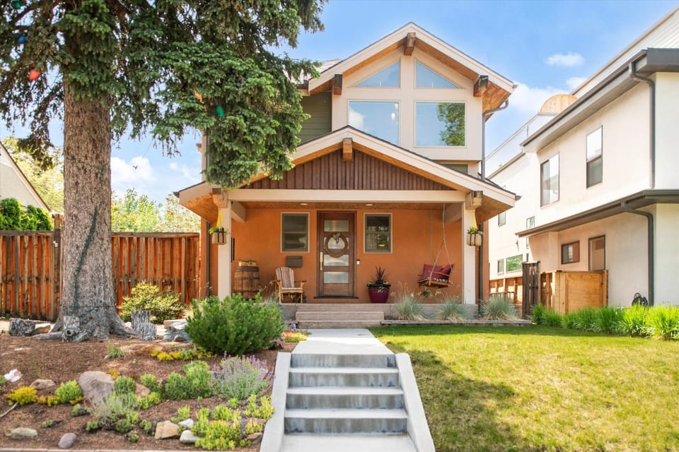 Hot Tub Soaks & Foodie Strolls! Berkeley Area Base House in Denver