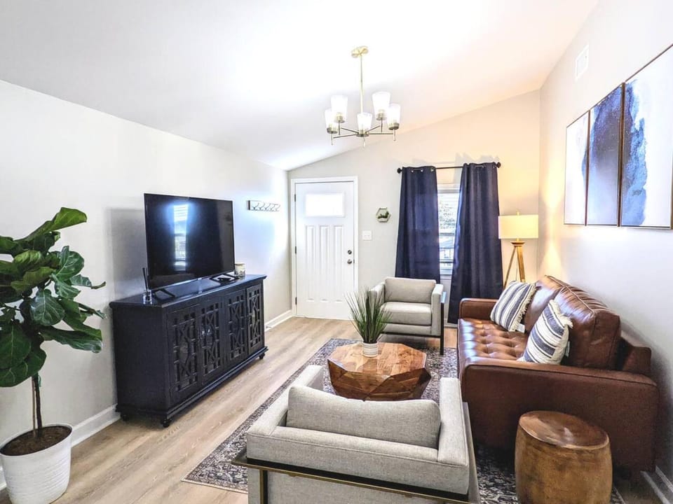 Modern 2BR Beachside Retreat-Steps from the Beach! House in Sunnyside