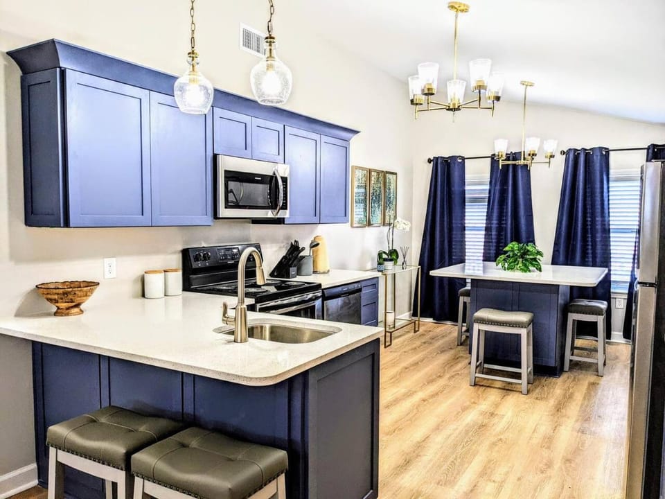 Modern 2BR Beachside Retreat-Steps from the Beach! House in Sunnyside