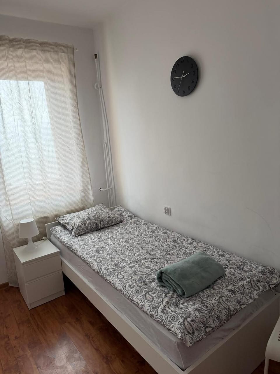 Bed, Guests