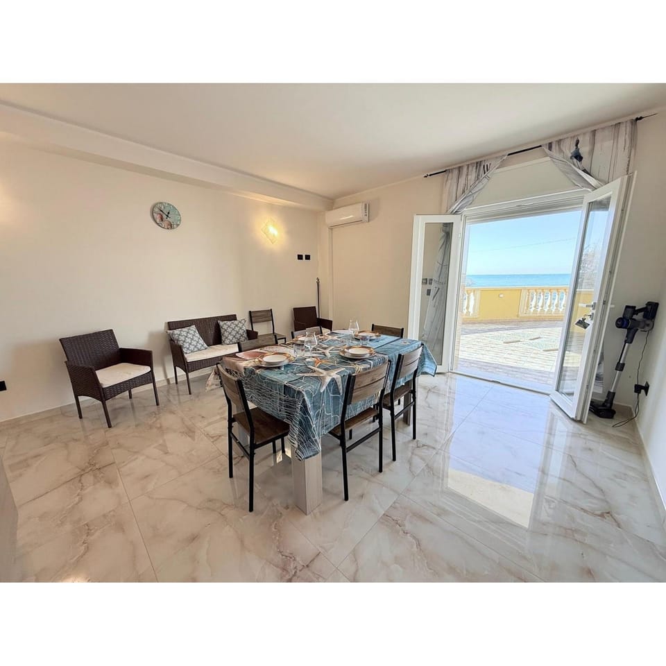 Balcony/Terrace, Seating area, Dining area, Sea view, kitchen