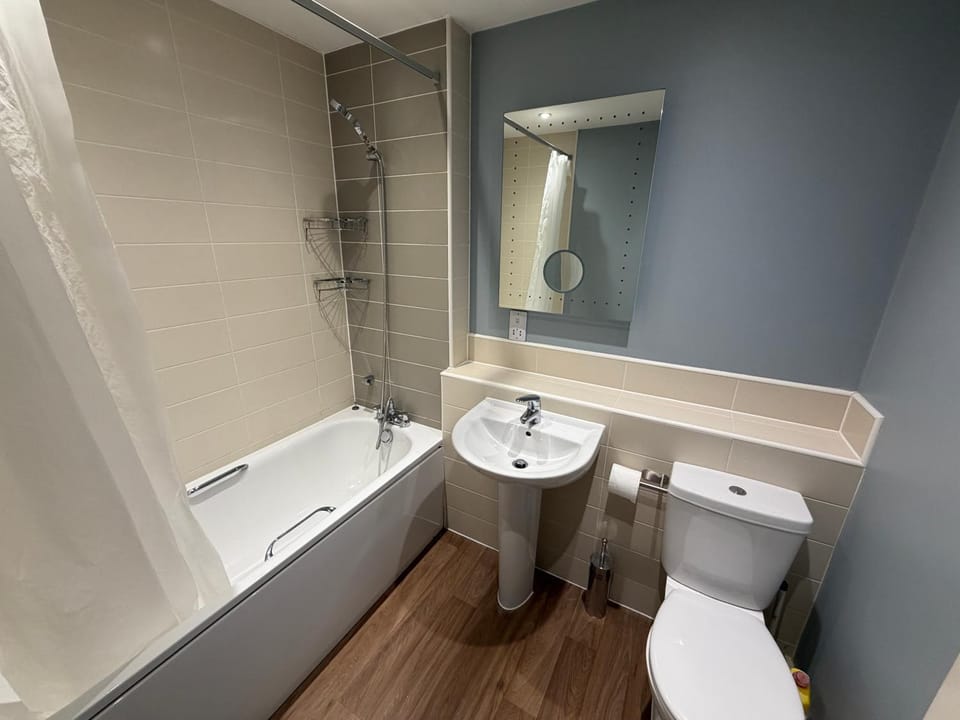 Spacious 1BDR Apartment in Morden London Apartment in London