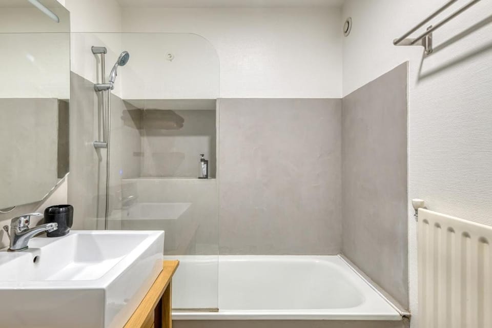 Bathroom, Bath
