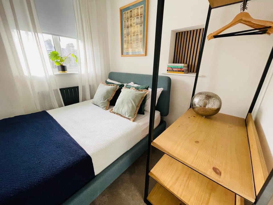 Bedroom, wardrobe
