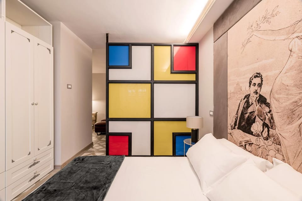 Bed, Photo of the whole room, Decorative detail, Bedroom, wardrobe