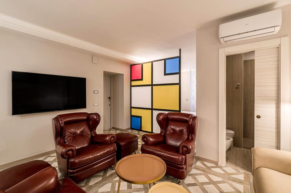 Communal lounge/ TV room, TV and multimedia, Living room, air conditioner