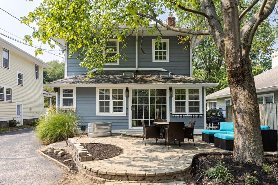 Cute and Quaint on Carrollton-Family Friendly Home House in Meridian-Kessler