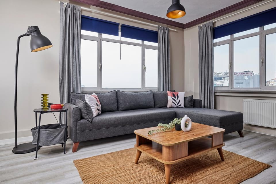 Modern 2BR in Nisantasi Area Balconies & AC Apartment in Istanbul