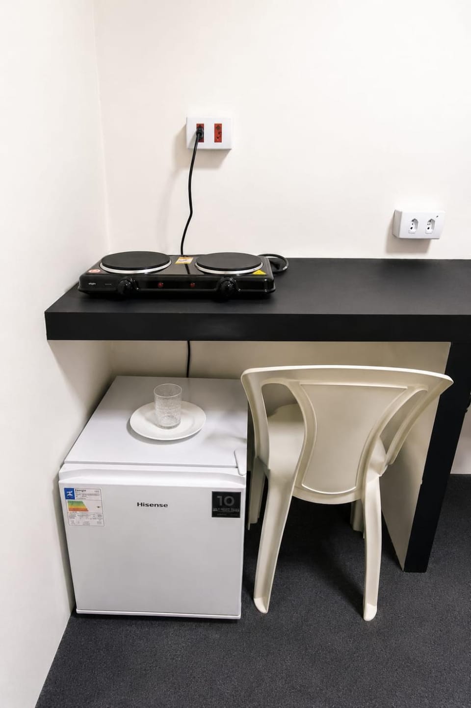 Coffee/tea facilities, minibar, stove