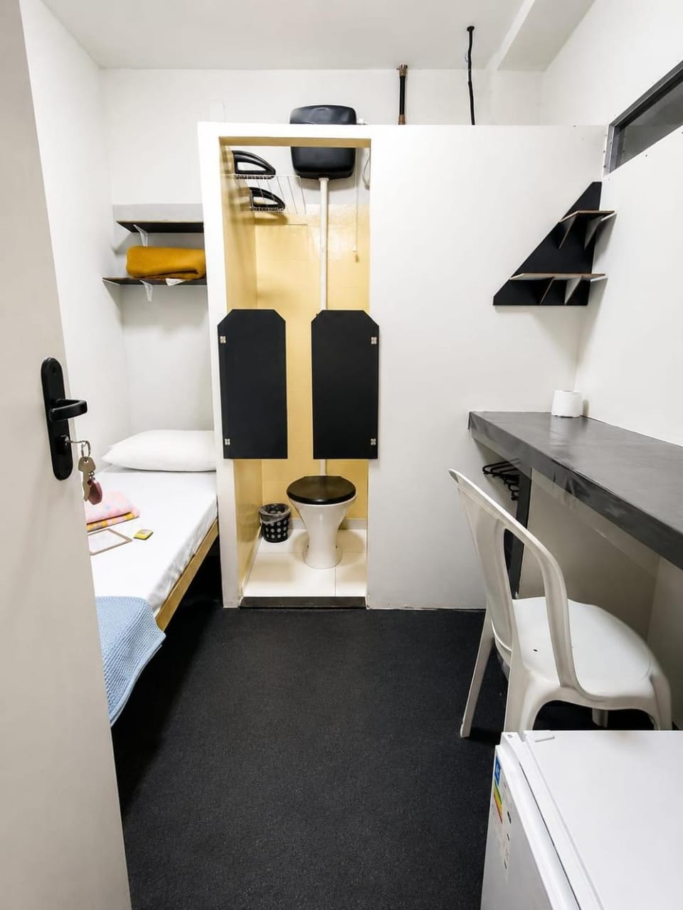 Shower, Bathroom, Bedroom, minibar, stove