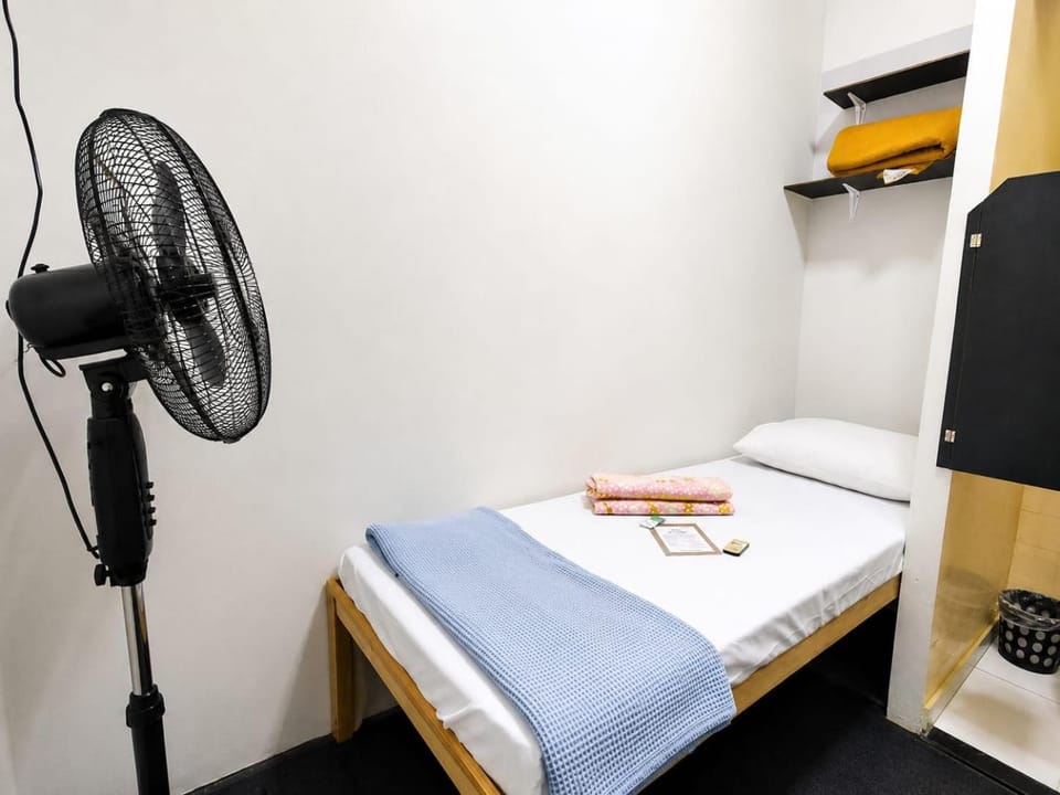 Bedroom, towels