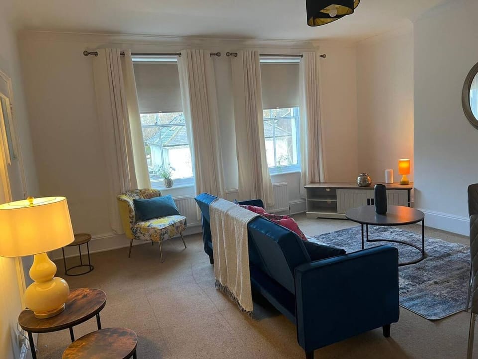Stylish 1BR Teddington Flat Near Thames River Apartment in Kingston upon Thames