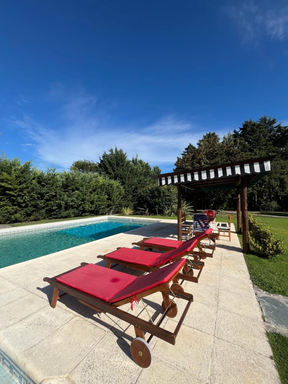 Casa con parque soñado, gran piscina, parrilla y CheckOut 18 hs! House in Buenos Aires Province