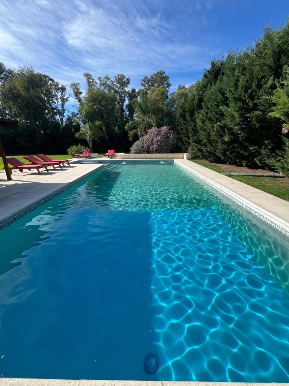 Casa con parque soñado, gran piscina, parrilla y CheckOut 18 hs! House in Buenos Aires Province