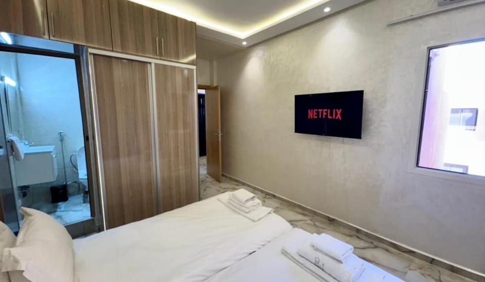 Bedroom, towels