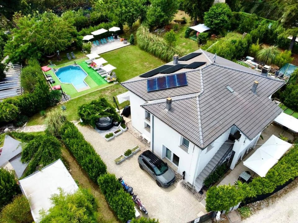 Property building, Day, Neighbourhood, Natural landscape, Hot Tub, Pool view, Pool view, Street view, Swimming pool, Parking, sunbed