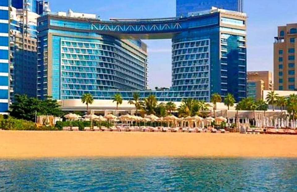 Seven Palm Studio Rooftop Infinity Pool and Beach Access Apartment in Dubai