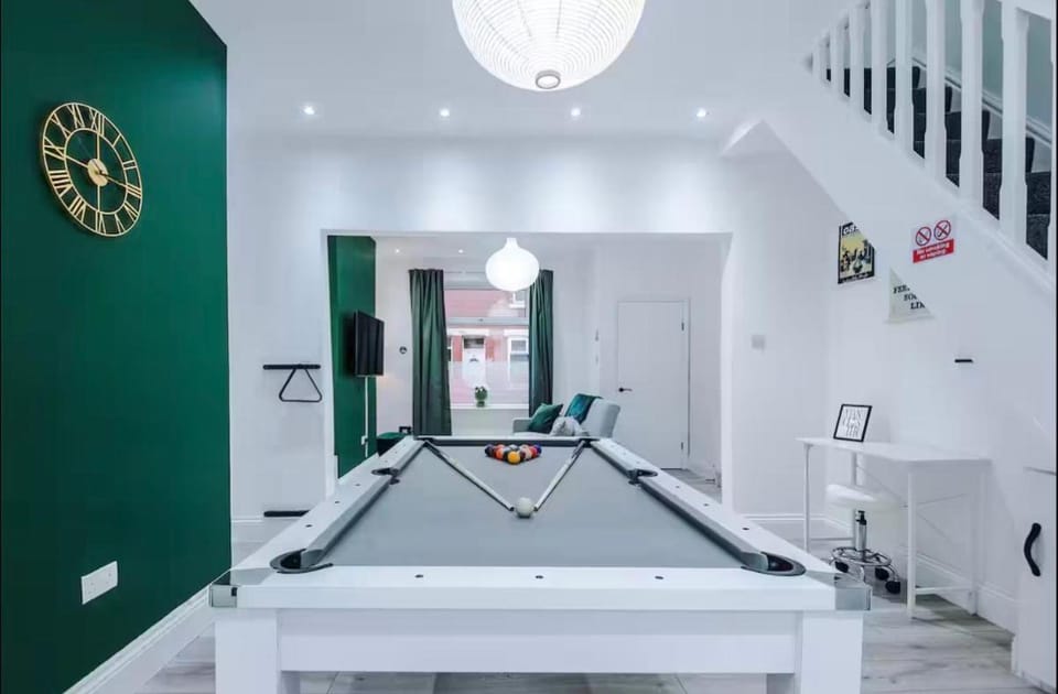 Game Room, Pool view