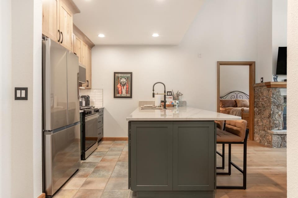 Chapel Square 317 - Walk to Gondola, Dining, & Entertainment; Fireplace & Views House in Avon