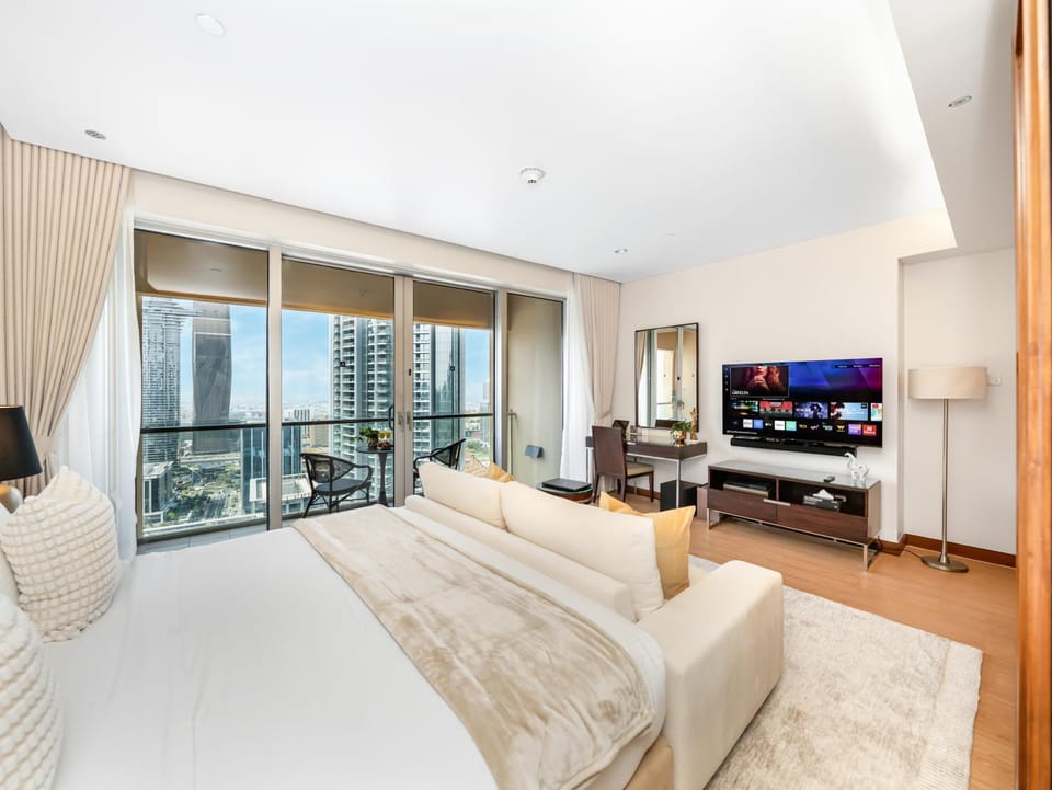 Communal lounge/ TV room, Bed, TV and multimedia, Living room, Photo of the whole room, Seating area, Evening entertainment, Bedroom, hair dresser