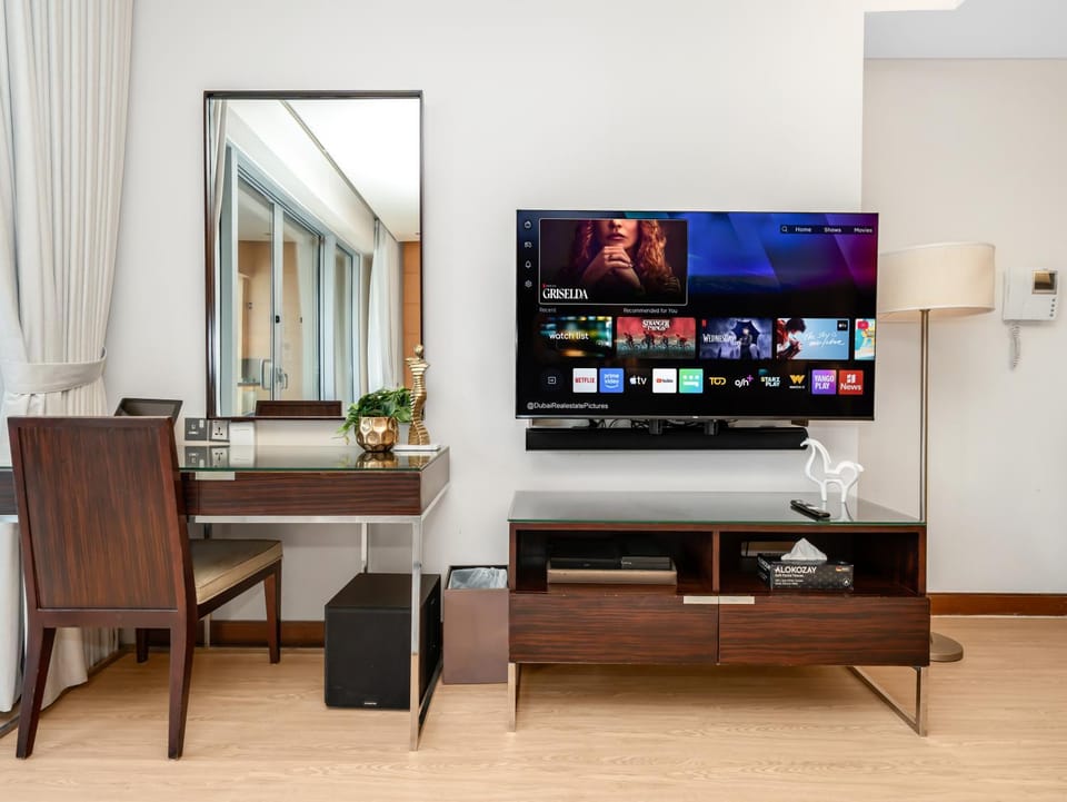 Communal lounge/ TV room, TV and multimedia, Dining area, Evening entertainment