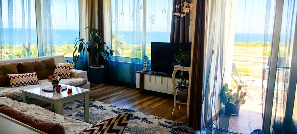 Communal lounge/ TV room, TV and multimedia, Living room, Sea view