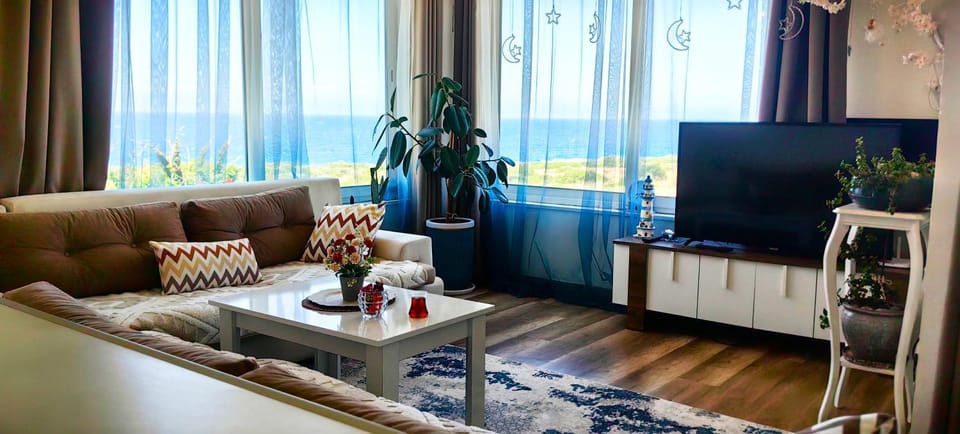 Communal lounge/ TV room, TV and multimedia, Living room, Sea view